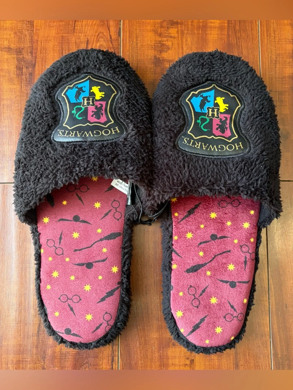 (NWOT) Harry Potter Hogwarts Fuzzy Slippers – LG/XL (W10–13 / M9–12)
